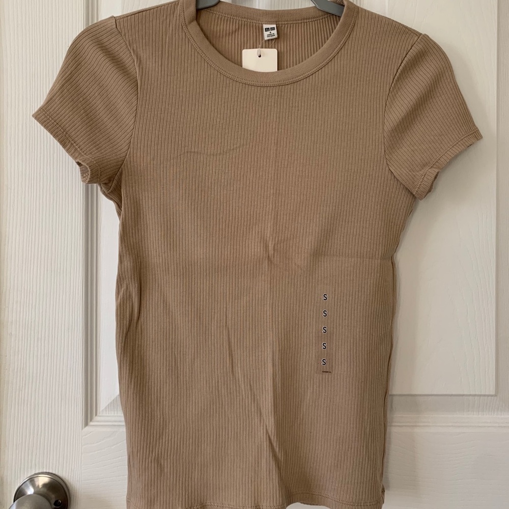 NWT Uniqlo Basic Tee